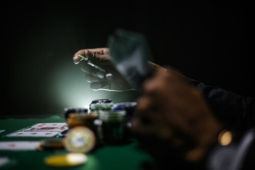 Live Casino vs Traditional Online Casino: Why Real Dealers Make the Difference